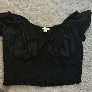black cropped blouse with short sleeves size L